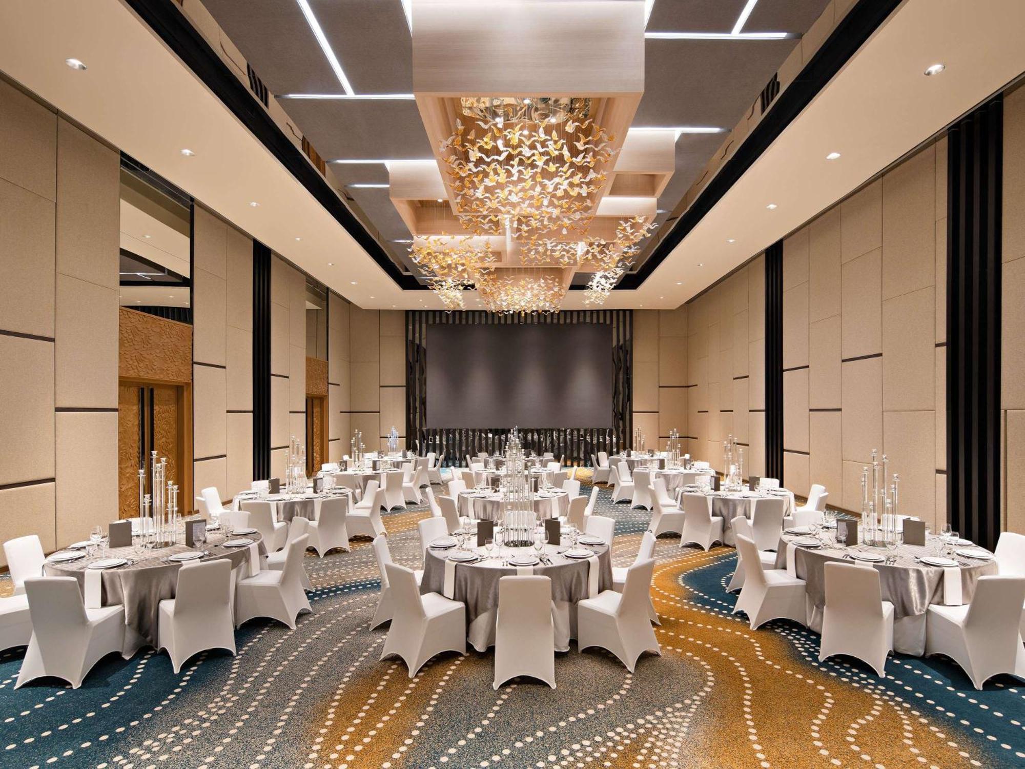 Moevenpick Hotel Jakarta City Centre Esterno foto