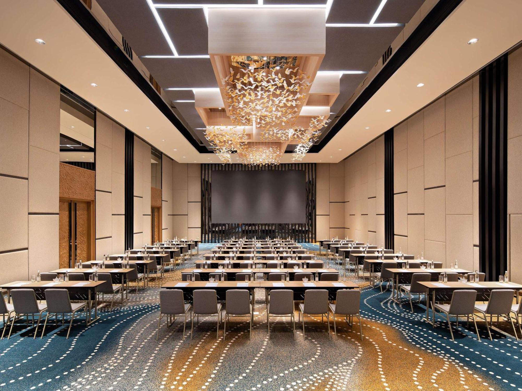 Moevenpick Hotel Jakarta City Centre Esterno foto