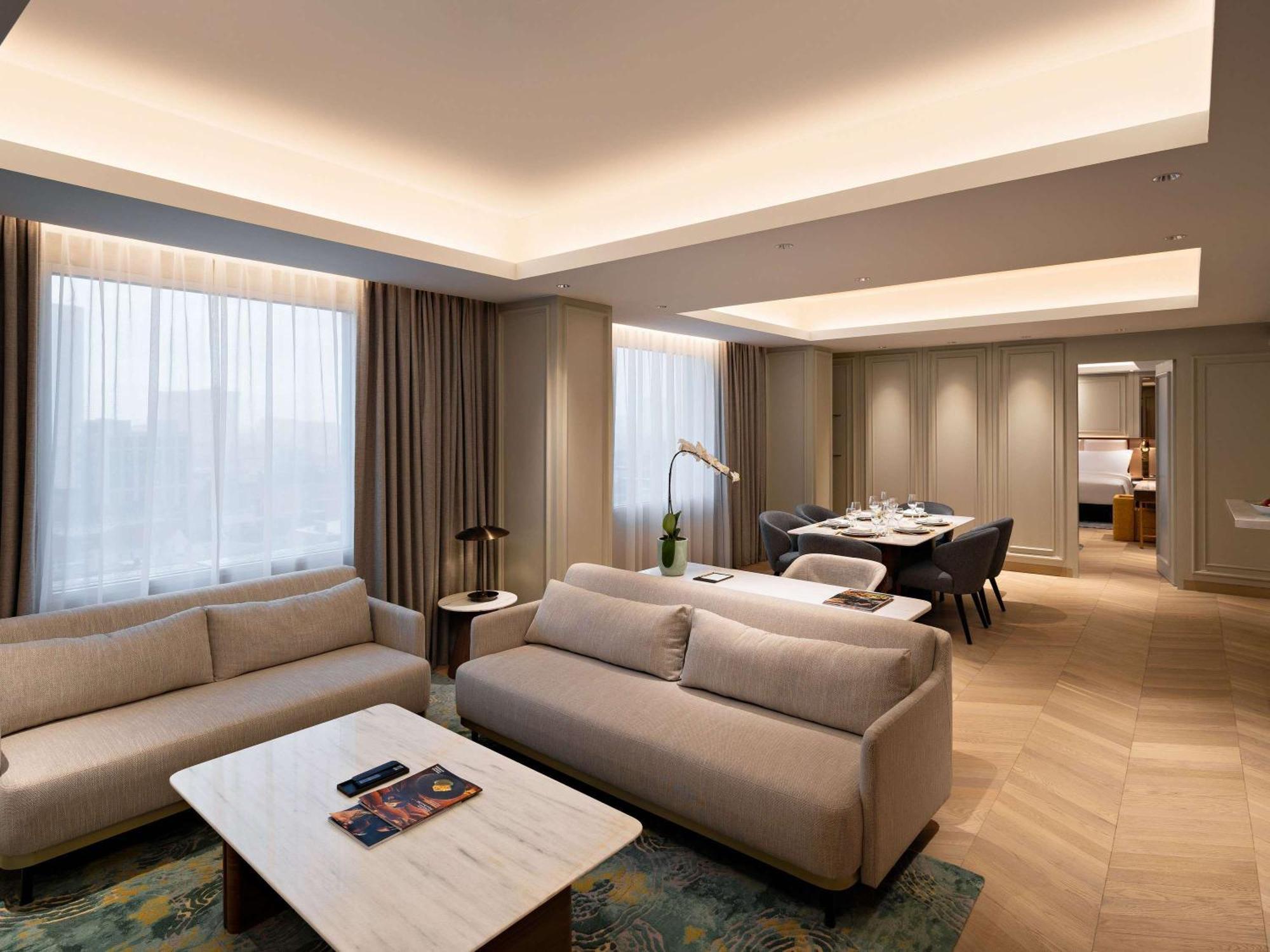 Moevenpick Hotel Jakarta City Centre Esterno foto